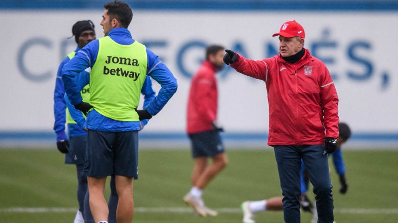 Vasco Aguirre dirigiendo en Leganés