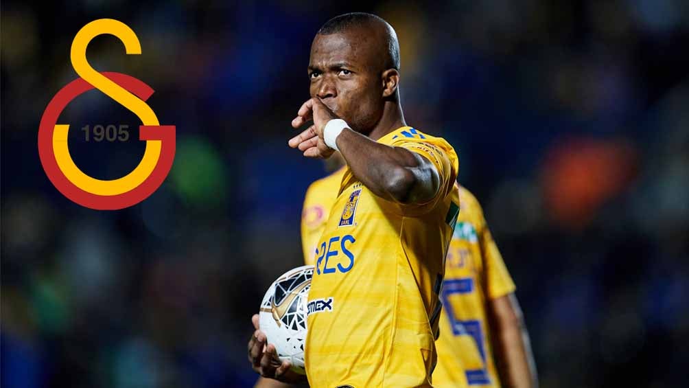 Enner Valencia festeja una anotación con Tigres