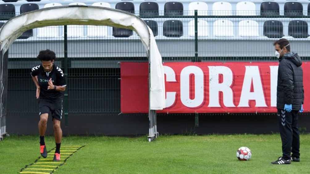 Jugadores del CD Nacional, durante el entrenamiento