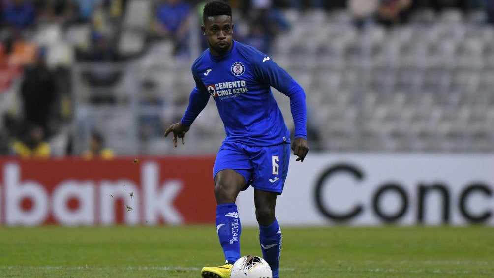 Jonathan Borja jugando con Cruz Azul