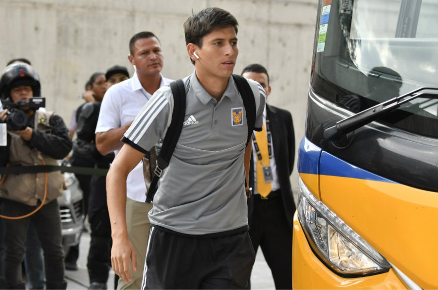 El volante mexicano llegando a juego con Tigres