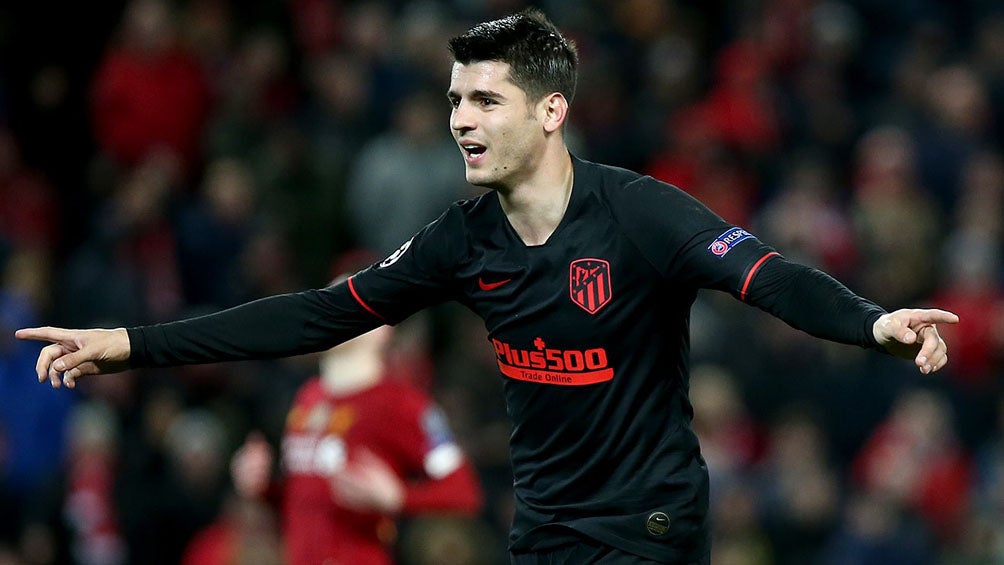 Morata celebra su anotación en Anfield