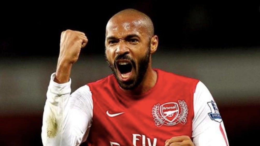 Thierry Henry celebra un gol con Arsenal 