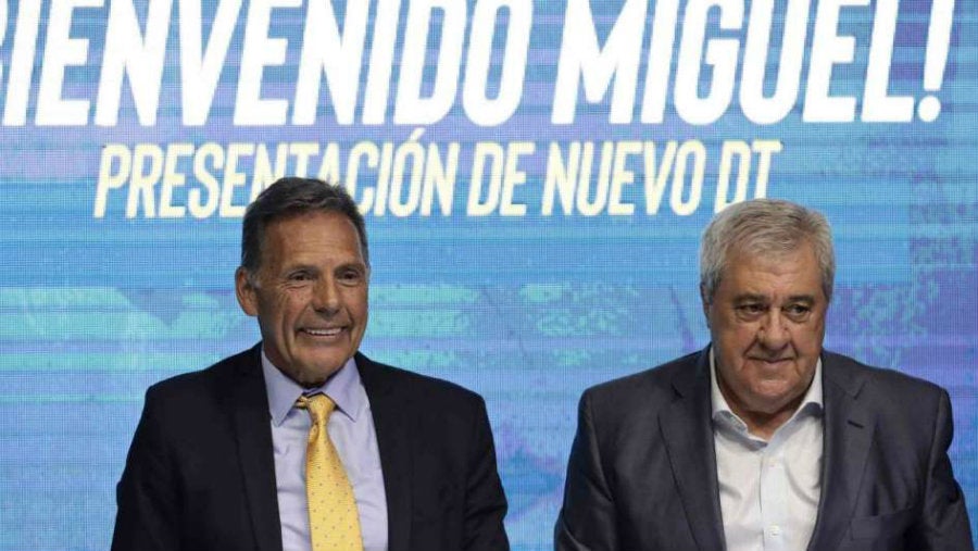 El técnico xeneize Miguel Ángel Russo y el presidente Jorge Amor Ameal