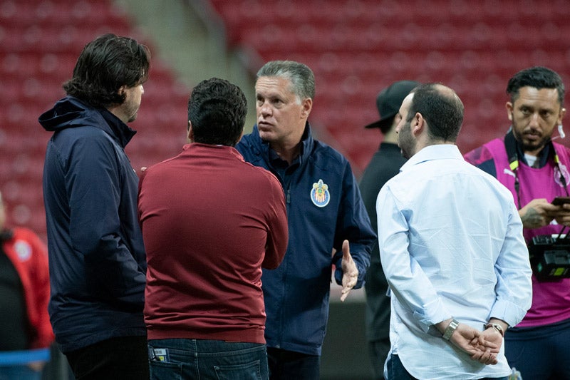 Amaury y Peléz previo a un juego de Chivas