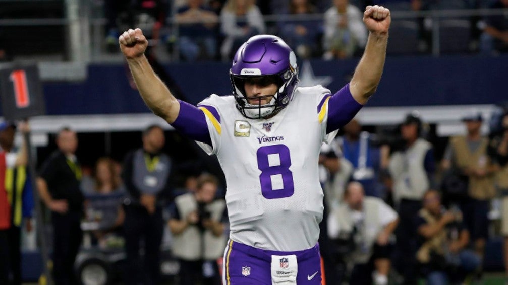 Kirk Cousins festeja una victoria en un juego de la NFL