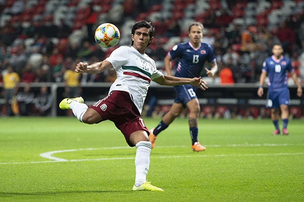 José Juan Macías en un partido con el Tri