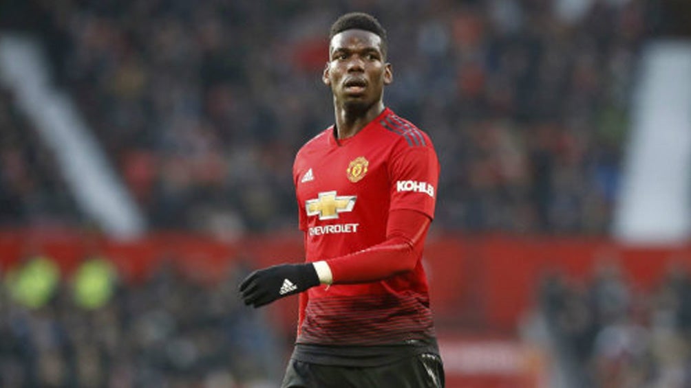 Paul Pogba durante un duelo con el Manchester United