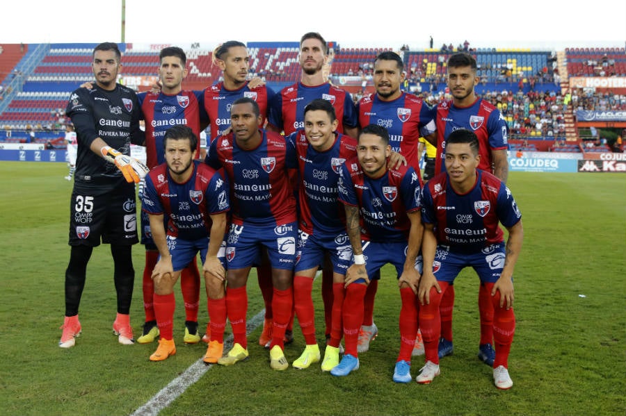 Jugadores de los Potros de Hierro previo a juego ante Zacatepec