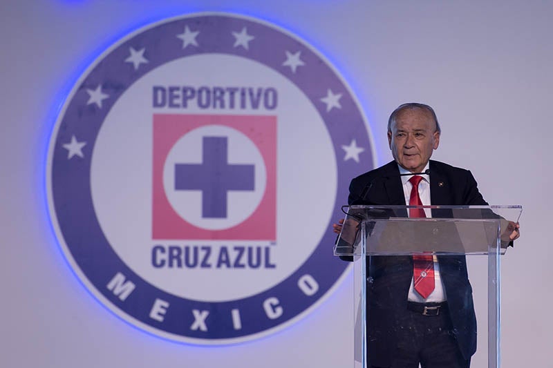 Billy Álvarez durante una conferencia de prensa 