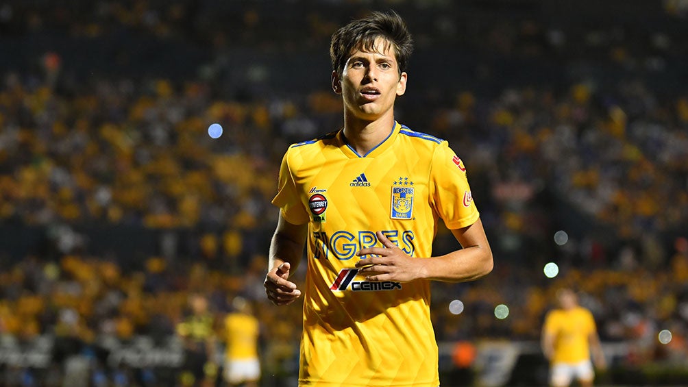 Jürgen Damm en partido con Tigres