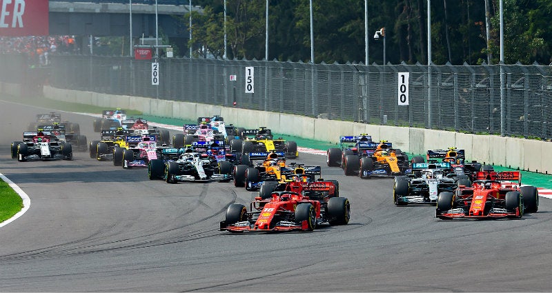 Monoplazas de la F1 en un carrera