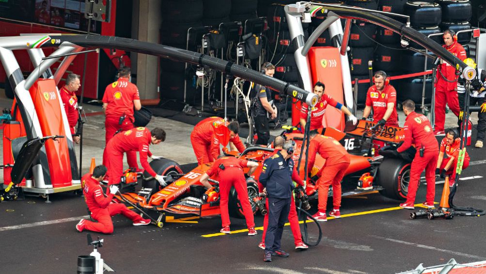 Trabajadores de Ferrari en un GP