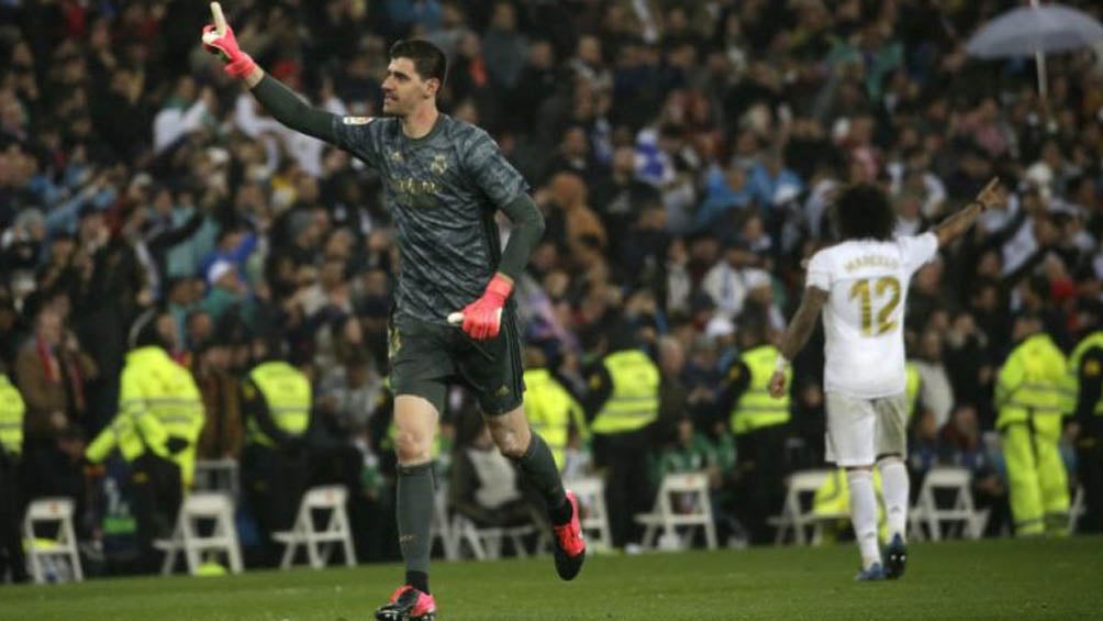 Thibaut Courtois durante un duelo con el Real Madrid 