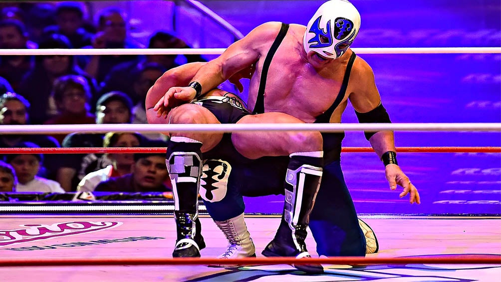 Atlantis, durante la funcion por el 83 aniversario del CMLL