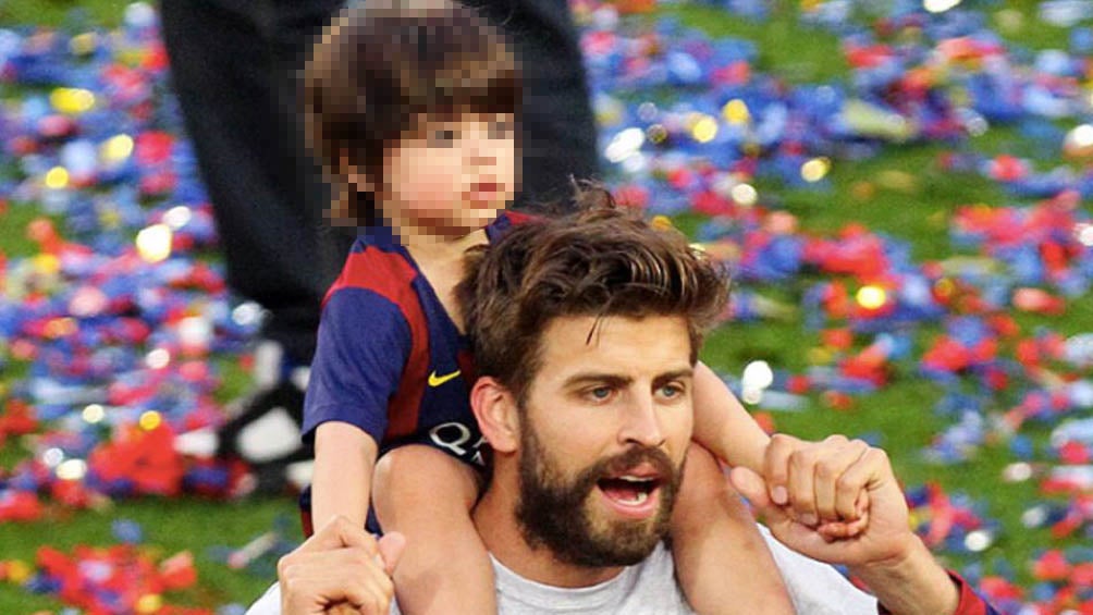 Gerard Piqué y Milan celebrando un título del Barcelona 