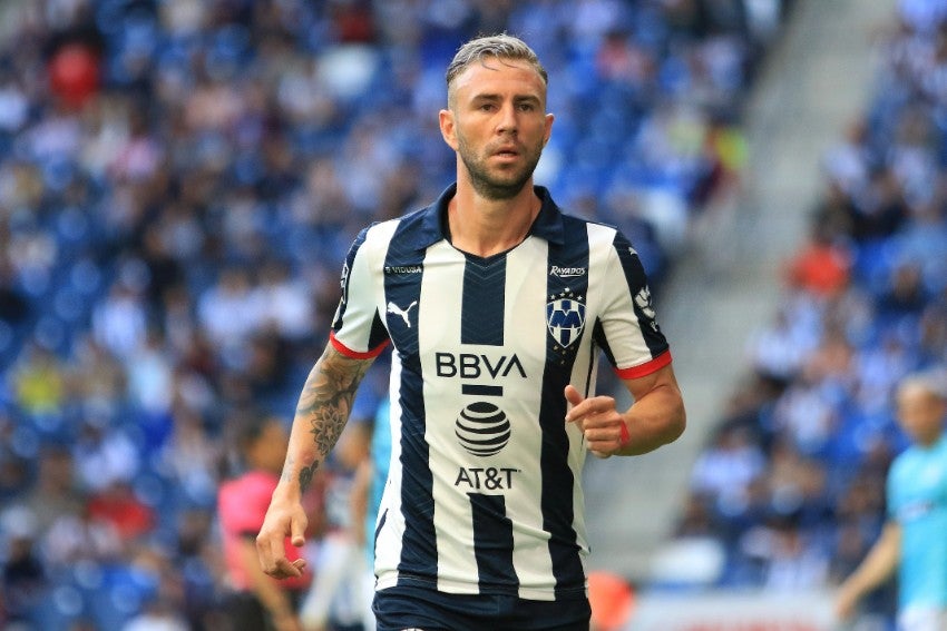 Miguel Layún durante un partido con Monterrey