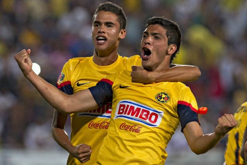 Diego Reyes y Raúl Jiménez con el América en el 2013