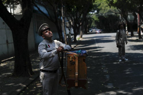 Un organillero por las calles vacías de la CDMX