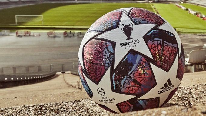 Balón para la Final de la Champions en Estambul