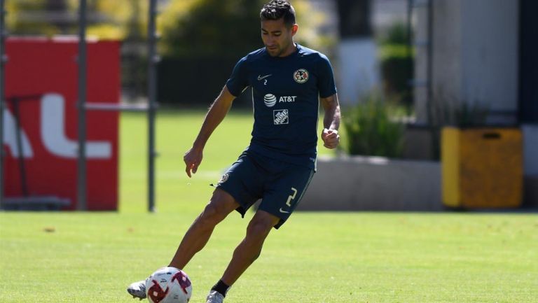 Luis Fuentes, en una práctica con el América 