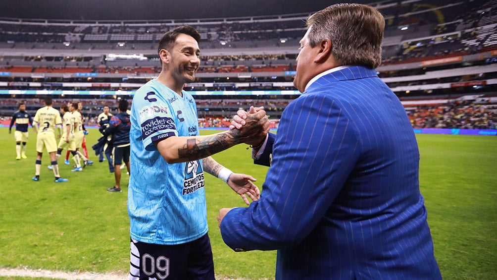 Herrera y Sambueza se saludan en un América vs Pachuca