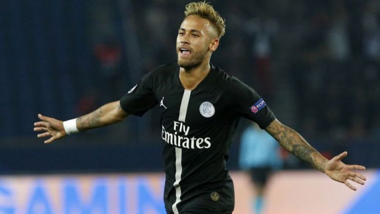 Neymar celebra un gol con el PSG