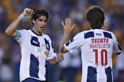   Abreu celebra un gol con Rayados en partido amistoso