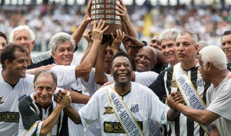 Pelé en homenaje con Santos de Brasil