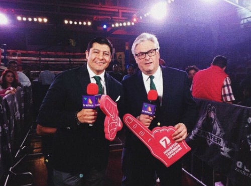 Aguilar y Eduardo Lamasón en una transmisión de TV Azteca