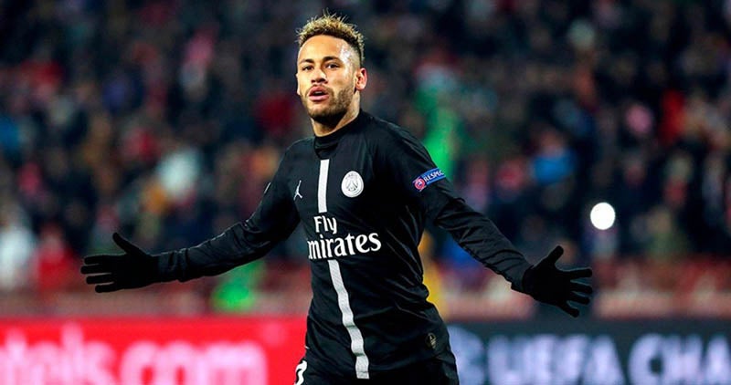 Neymar celebra una anotación con PSG en Francia 