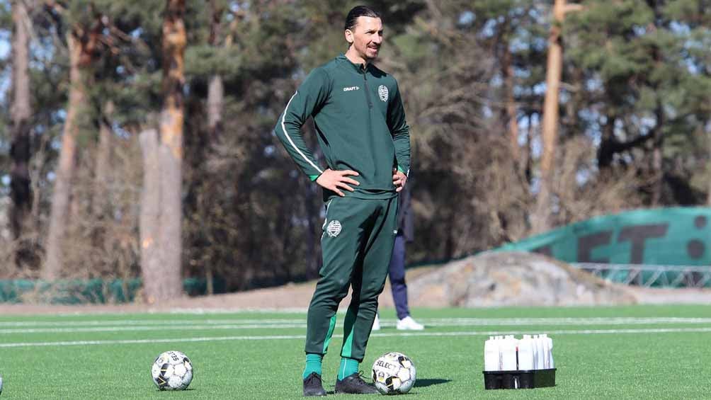 Zlatan durante un entrenamiento con el Hammarby