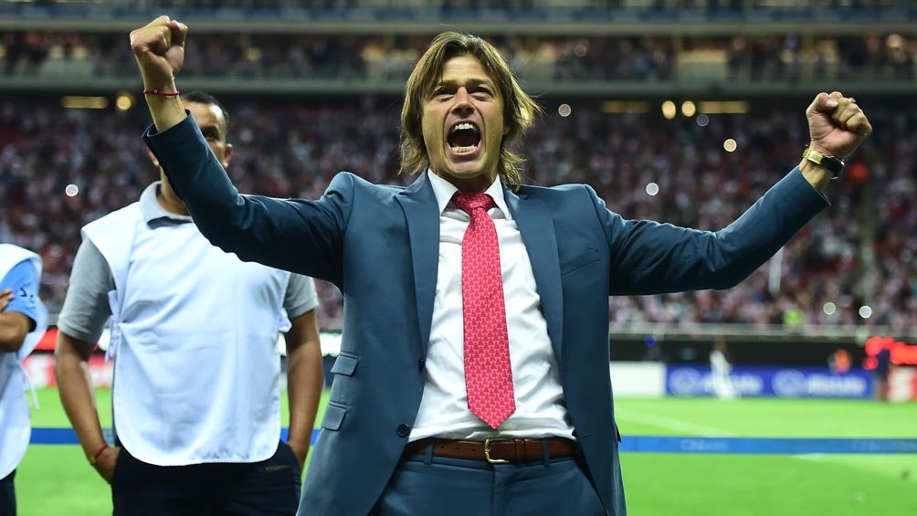 Almeyda celebra un título con Chivas 