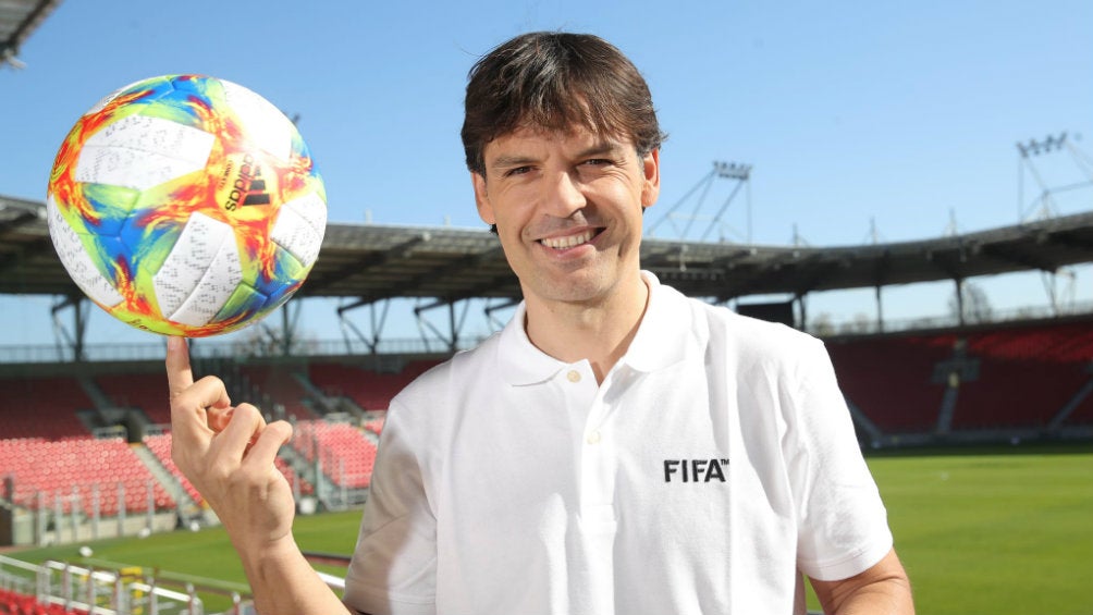 Fernando Morientes en presentación