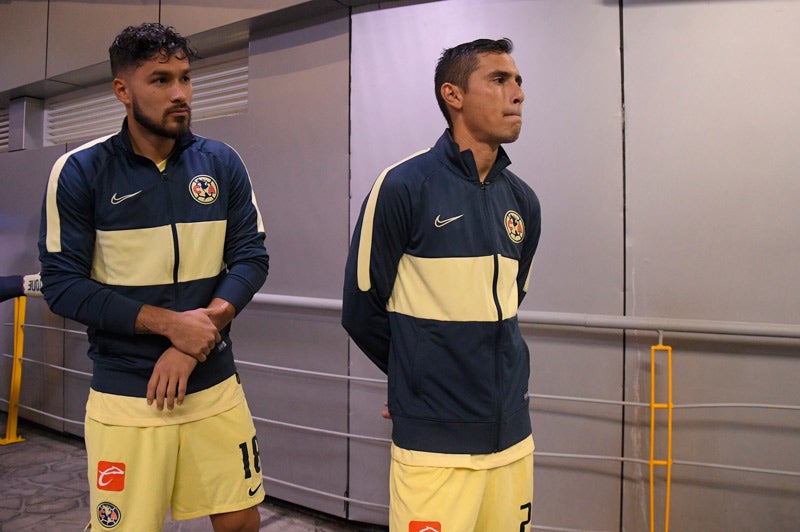 Bruno Valdez y Paul Aguilar previo a un partido del América