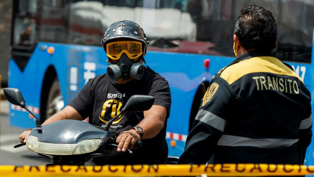 Hombre con cubrebocas en la Ciudad de México