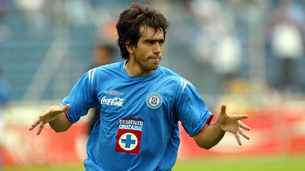 César Delgado durante un partido con Cruz Azul