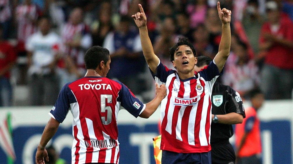 Omar Bravo festeja su centenario con Chivas 