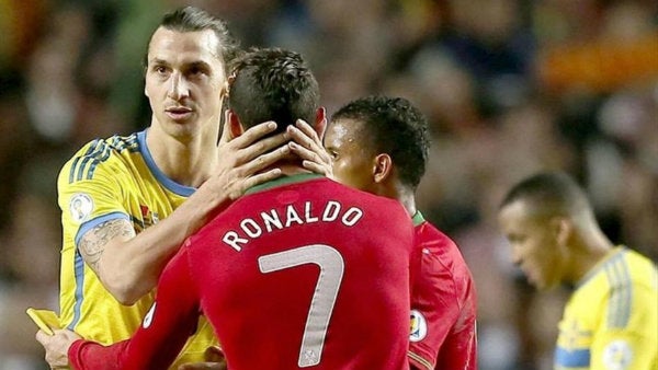 Cristiano Ronaldo y Zlatan Ibrahimovic en partido con selecciones 