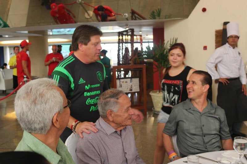 Miguel Herrera con Tomás Balcázar