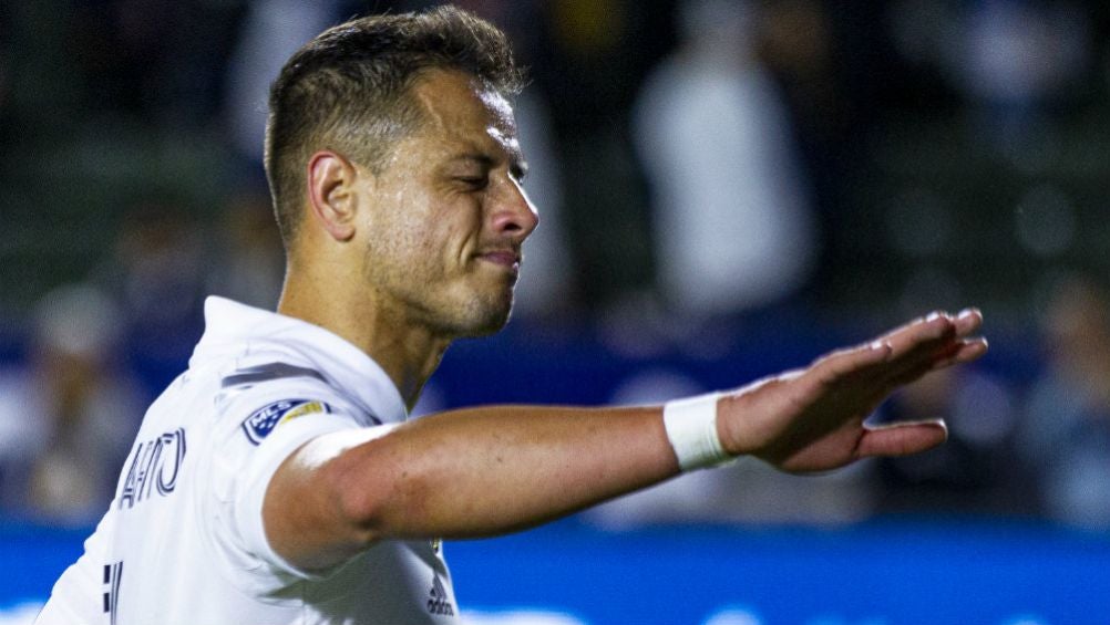 Javier Hernández celebrando una anotación con LA Galaxy