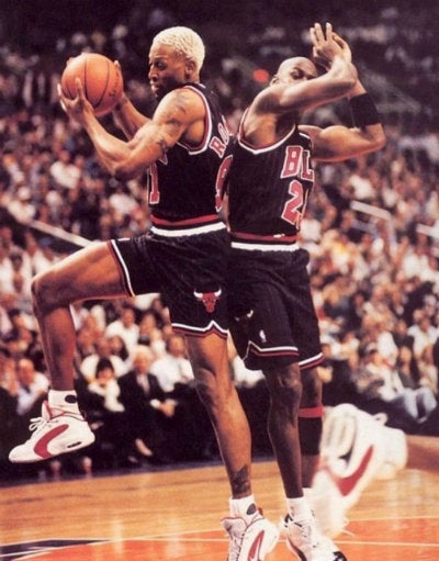 El poste y Michael Jordan durante un partido de los Bulls