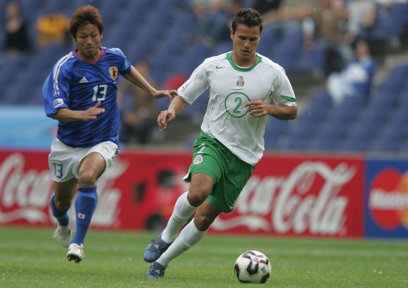 Aaron Galindo, en un juego del Tri en la Confederaciones 2005