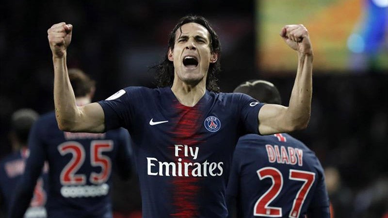 Cavani celebra una anotación con el PSG