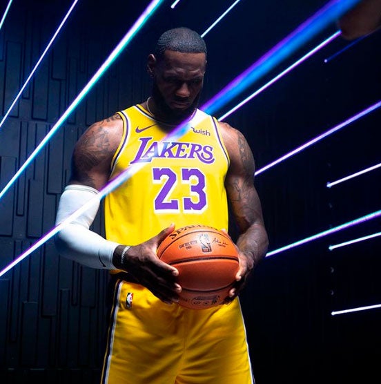 El astro de la NBA con el uniforme de los Lakers