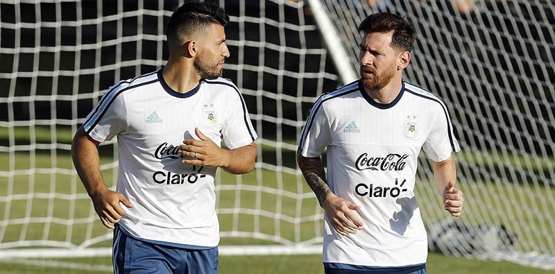 Kun y Messi durante un entrenamiento en Argentina 