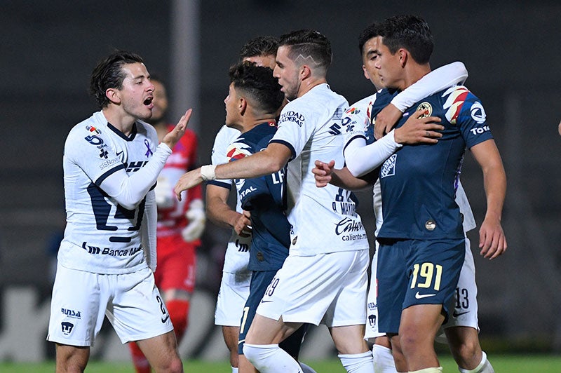 El lateral de Pumas en una bronca con América