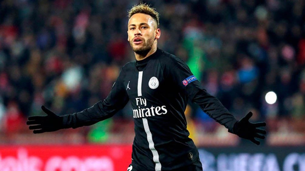 Neymar festeja una anotación con el PSG