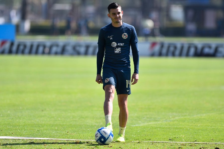 Nicolás Benedetti durante un entrenamiento con América