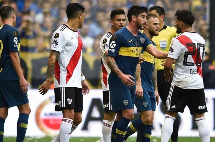 Pablo Pérez defendiendo la playera de Boca en la Fina de Ida ante River Plate